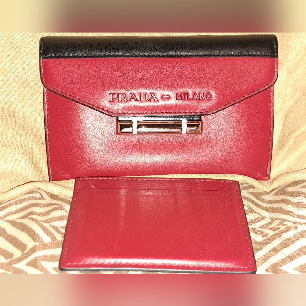 👛👜 SALE👜👛  Prada Wallet with card insert